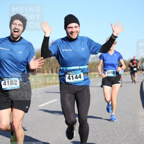 06.04.2025 - 44. Internationalen Wilhelmsburger Insellauf Jannik Wohlers http://msf.ph/oto/7612500 06.04.2025 09:28:43 Laufen 4182, 4144, 5065 meine-sportfotos.de