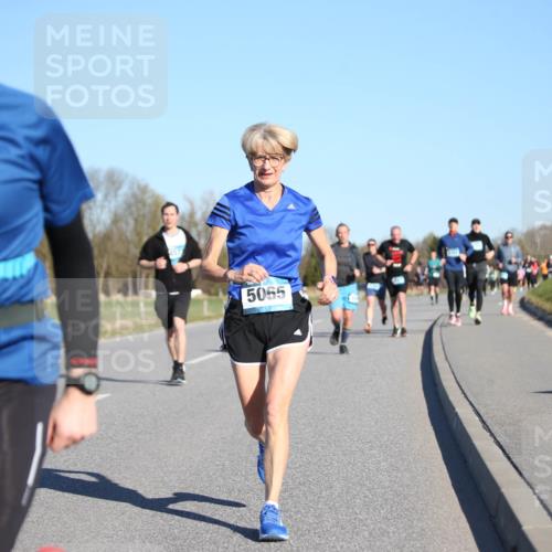 06.04.2025 - 44. Internationalen Wilhelmsburger Insellauf Jannik Wohlers http://msf.ph/oto/7612506 06.04.2025 09:28:43 Laufen 4144, 5065 meine-sportfotos.de