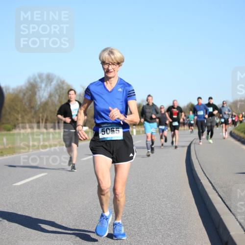 06.04.2025 - 44. Internationalen Wilhelmsburger Insellauf Jannik Wohlers http://msf.ph/oto/7612513 06.04.2025 09:28:44 Laufen 5065 meine-sportfotos.de