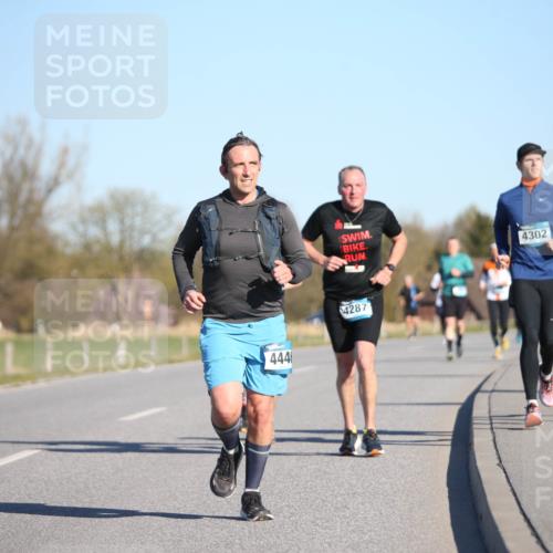 06.04.2025 - 44. Internationalen Wilhelmsburger Insellauf Jannik Wohlers http://msf.ph/oto/7612525 06.04.2025 09:28:46 Laufen 444, 4302, 4287 meine-sportfotos.de