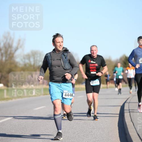 06.04.2025 - 44. Internationalen Wilhelmsburger Insellauf Jannik Wohlers http://msf.ph/oto/7612531 06.04.2025 09:28:46 Laufen 4446, 4301, 4302, 4287 meine-sportfotos.de