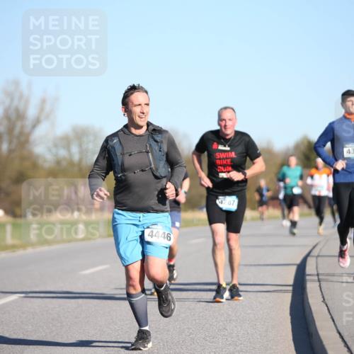 06.04.2025 - 44. Internationalen Wilhelmsburger Insellauf Jannik Wohlers http://msf.ph/oto/7612534 06.04.2025 09:28:46 Laufen 4446, 4301, 4302, 4287 meine-sportfotos.de