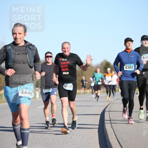 06.04.2025 - 44. Internationalen Wilhelmsburger Insellauf Jannik Wohlers http://msf.ph/oto/7612536 06.04.2025 09:28:47 Laufen 4446, 4365, 4287, 4302, 4301 meine-sportfotos.de