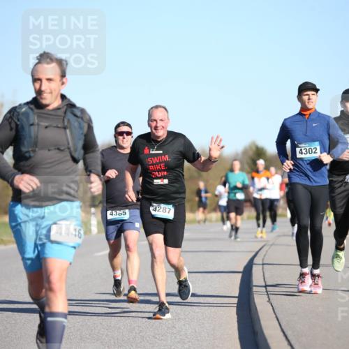 06.04.2025 - 44. Internationalen Wilhelmsburger Insellauf Jannik Wohlers http://msf.ph/oto/7612539 06.04.2025 09:28:47 Laufen 4446, 4287, 4365, 301, 4302 meine-sportfotos.de