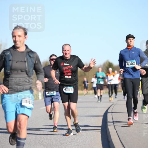 06.04.2025 - 44. Internationalen Wilhelmsburger Insellauf Jannik Wohlers http://msf.ph/oto/7612542 06.04.2025 09:28:47 Laufen 444, 4302, 301, 4287, 4365 meine-sportfotos.de