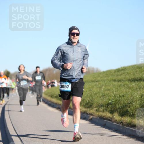 06.04.2025 - 44. Internationalen Wilhelmsburger Insellauf Jannik Wohlers http://msf.ph/oto/7612611 06.04.2025 09:28:52 Laufen 3057 meine-sportfotos.de