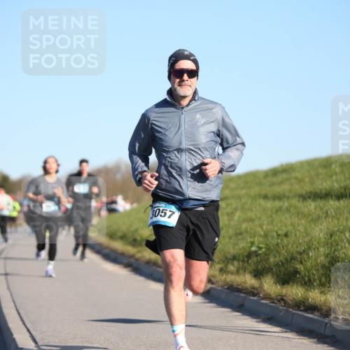 06.04.2025 - 44. Internationalen Wilhelmsburger Insellauf Jannik Wohlers http://msf.ph/oto/7612622 06.04.2025 09:28:52 Laufen 3057 meine-sportfotos.de