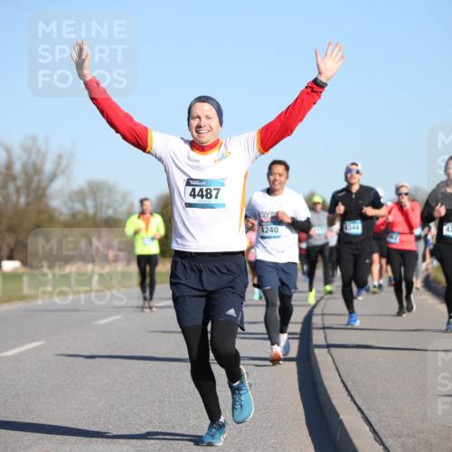 06.04.2025 - 44. Internationalen Wilhelmsburger Insellauf Jannik Wohlers http://msf.ph/oto/7612778 06.04.2025 09:29:02 Laufen 3958, 4487, 4344, 4240 meine-sportfotos.de