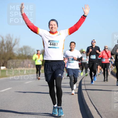 06.04.2025 - 44. Internationalen Wilhelmsburger Insellauf Jannik Wohlers http://msf.ph/oto/7612781 06.04.2025 09:29:02 Laufen 3958, 4487, 4240, 4344, 4375 meine-sportfotos.de