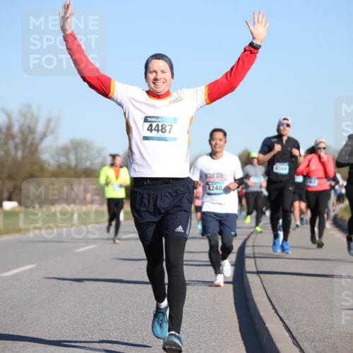 06.04.2025 - 44. Internationalen Wilhelmsburger Insellauf Jannik Wohlers http://msf.ph/oto/7612784 06.04.2025 09:29:02 Laufen 3958, 4487, 4240, 4344, 4374, 467 meine-sportfotos.de