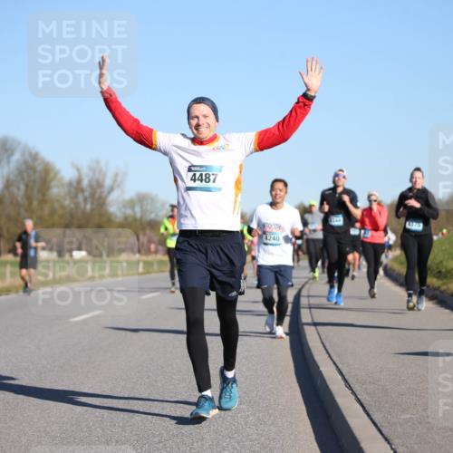 06.04.2025 - 44. Internationalen Wilhelmsburger Insellauf Jannik Wohlers http://msf.ph/oto/7612800 06.04.2025 09:29:03 Laufen 3958, 4487, 344, 4375, 4240 meine-sportfotos.de