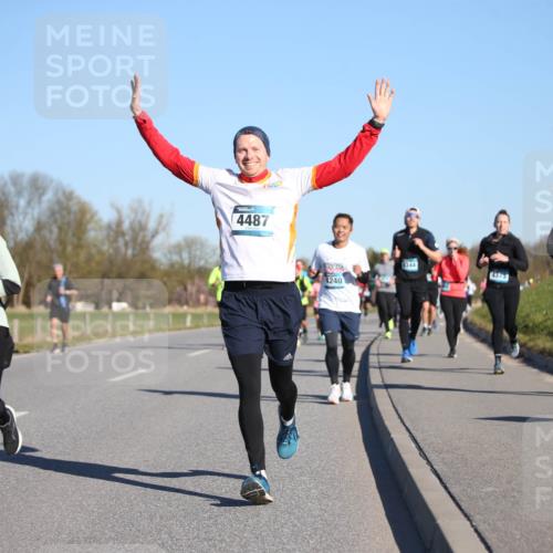 06.04.2025 - 44. Internationalen Wilhelmsburger Insellauf Jannik Wohlers http://msf.ph/oto/7612805 06.04.2025 09:29:03 Laufen 3958, 4487, 4240, 4344, 4375 meine-sportfotos.de