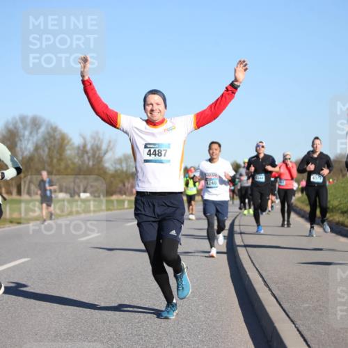 06.04.2025 - 44. Internationalen Wilhelmsburger Insellauf Jannik Wohlers http://msf.ph/oto/7612811 06.04.2025 09:29:03 Laufen 3958, 4487, 4240 meine-sportfotos.de