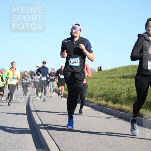 06.04.2025 - 44. Internationalen Wilhelmsburger Insellauf Jannik Wohlers http://msf.ph/oto/7612869 06.04.2025 09:29:06 Laufen 4344, 4375 meine-sportfotos.de