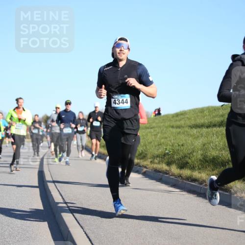 06.04.2025 - 44. Internationalen Wilhelmsburger Insellauf Jannik Wohlers http://msf.ph/oto/7612872 06.04.2025 09:29:07 Laufen 4469, 3744, 4344, 4375 meine-sportfotos.de