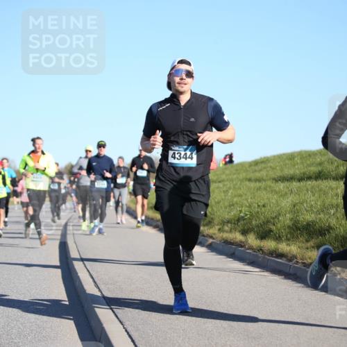 06.04.2025 - 44. Internationalen Wilhelmsburger Insellauf Jannik Wohlers http://msf.ph/oto/7612875 06.04.2025 09:29:07 Laufen 4469, 3744, 4344, 4375 meine-sportfotos.de