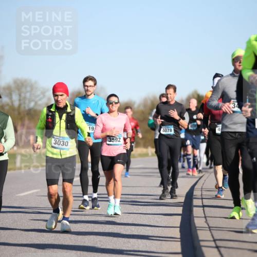 06.04.2025 - 44. Internationalen Wilhelmsburger Insellauf Jannik Wohlers http://msf.ph/oto/7612886 06.04.2025 09:29:08 Laufen 3031, 3030, 19, 4078, 4, 3592, 34, 4469 meine-sportfotos.de