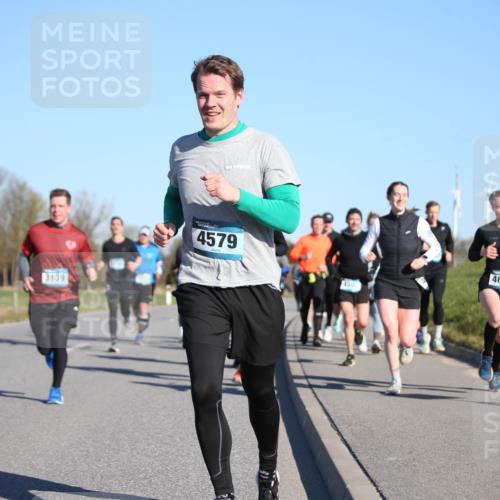 06.04.2025 - 44. Internationalen Wilhelmsburger Insellauf Jannik Wohlers http://msf.ph/oto/7613017 06.04.2025 09:29:17 Laufen 3139, 4579, 4614, 4502 meine-sportfotos.de