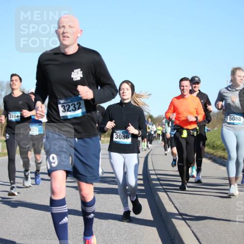 06.04.2025 - 44. Internationalen Wilhelmsburger Insellauf Jannik Wohlers http://msf.ph/oto/7613077 06.04.2025 09:29:20 Laufen 4186, 3104, 337, 3232, 9, 3086, 5088, 4502 meine-sportfotos.de