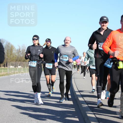 06.04.2025 - 44. Internationalen Wilhelmsburger Insellauf Jannik Wohlers http://msf.ph/oto/7613109 06.04.2025 09:29:21 Laufen 3717, 4241, 4549, 397, 42, 4069 meine-sportfotos.de