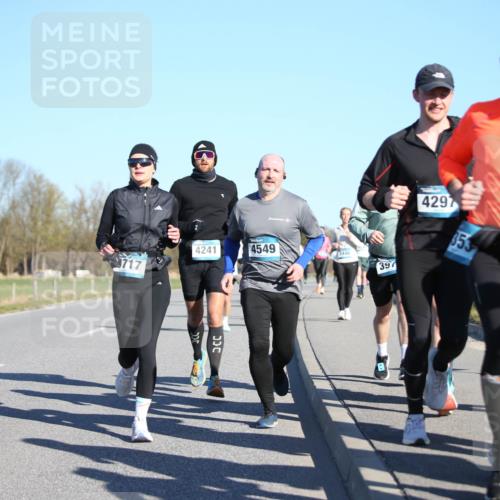 06.04.2025 - 44. Internationalen Wilhelmsburger Insellauf Jannik Wohlers http://msf.ph/oto/7613115 06.04.2025 09:29:22 Laufen 717, 4241, 4549, 3446, 397, 4297, 353, 4069 meine-sportfotos.de