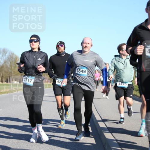 06.04.2025 - 44. Internationalen Wilhelmsburger Insellauf Jannik Wohlers http://msf.ph/oto/7613125 06.04.2025 09:29:22 Laufen 424, 3717, 425, 4549, 3975, 153 meine-sportfotos.de