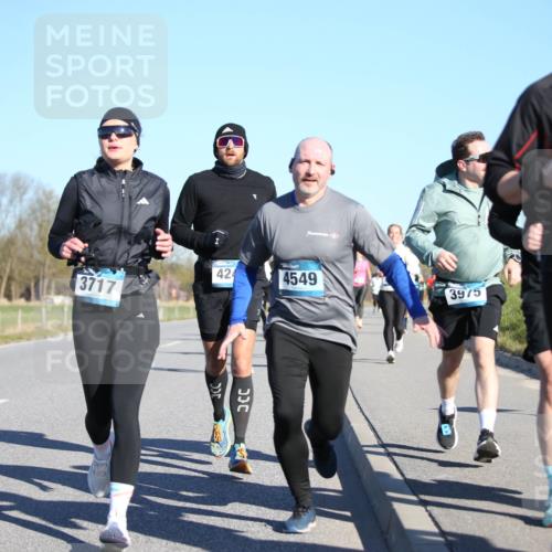 06.04.2025 - 44. Internationalen Wilhelmsburger Insellauf Jannik Wohlers http://msf.ph/oto/7613130 06.04.2025 09:29:22 Laufen 424, 4549, 3717, 3975, 4297, 653 meine-sportfotos.de