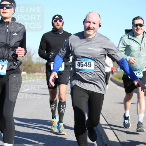 06.04.2025 - 44. Internationalen Wilhelmsburger Insellauf Jannik Wohlers http://msf.ph/oto/7613141 06.04.2025 09:29:23 Laufen 3717, 4549 meine-sportfotos.de