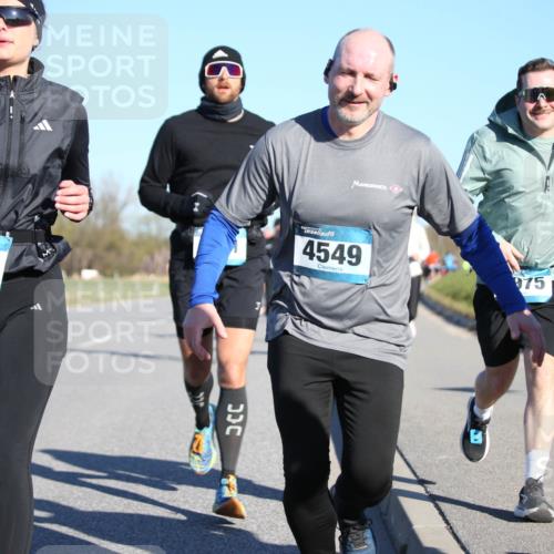 06.04.2025 - 44. Internationalen Wilhelmsburger Insellauf Jannik Wohlers http://msf.ph/oto/7613144 06.04.2025 09:29:23 Laufen 3717, 4549, 975 meine-sportfotos.de