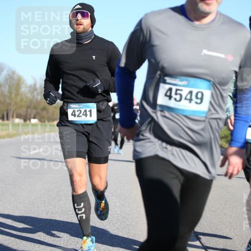 06.04.2025 - 44. Internationalen Wilhelmsburger Insellauf Jannik Wohlers http://msf.ph/oto/7613146 06.04.2025 09:29:23 Laufen 4241, 4549, 3975 meine-sportfotos.de