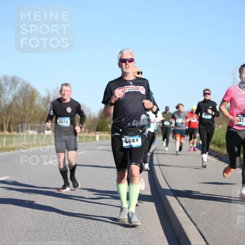 06.04.2025 - 44. Internationalen Wilhelmsburger Insellauf Jannik Wohlers http://msf.ph/oto/7613213 06.04.2025 09:29:30 Laufen 581, 3978, 4441, 3544, 392 meine-sportfotos.de