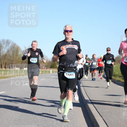06.04.2025 - 44. Internationalen Wilhelmsburger Insellauf Jannik Wohlers http://msf.ph/oto/7613217 06.04.2025 09:29:30 Laufen 3978, 4441, 3123, 3544 meine-sportfotos.de