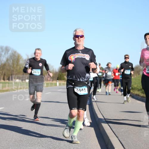 06.04.2025 - 44. Internationalen Wilhelmsburger Insellauf Jannik Wohlers http://msf.ph/oto/7613220 06.04.2025 09:29:31 Laufen 3978, 4441, 3123, 3544 meine-sportfotos.de