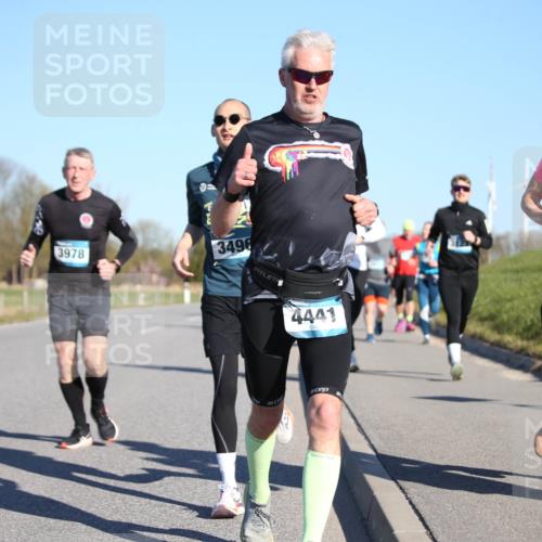 06.04.2025 - 44. Internationalen Wilhelmsburger Insellauf Jannik Wohlers http://msf.ph/oto/7613228 06.04.2025 09:29:31 Laufen 3978, 3496, 4441, 3544 meine-sportfotos.de