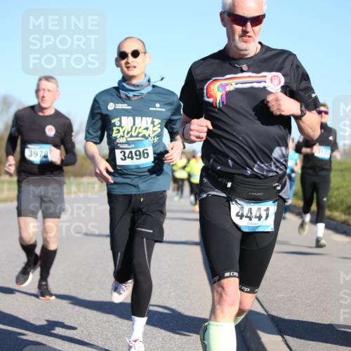 06.04.2025 - 44. Internationalen Wilhelmsburger Insellauf Jannik Wohlers http://msf.ph/oto/7613231 06.04.2025 09:29:31 Laufen 3978, 3496, 4441, 3121, 35 meine-sportfotos.de