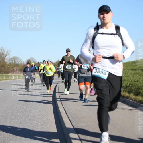 06.04.2025 - 44. Internationalen Wilhelmsburger Insellauf Jannik Wohlers http://msf.ph/oto/7613251 06.04.2025 09:29:34 Laufen 3973, 4047, 3941, 3898 meine-sportfotos.de