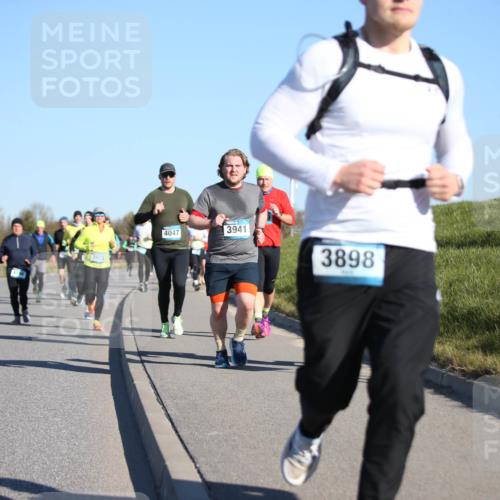 06.04.2025 - 44. Internationalen Wilhelmsburger Insellauf Jannik Wohlers http://msf.ph/oto/7613253 06.04.2025 09:29:34 Laufen 3973, 4047, 3941, 3898 meine-sportfotos.de