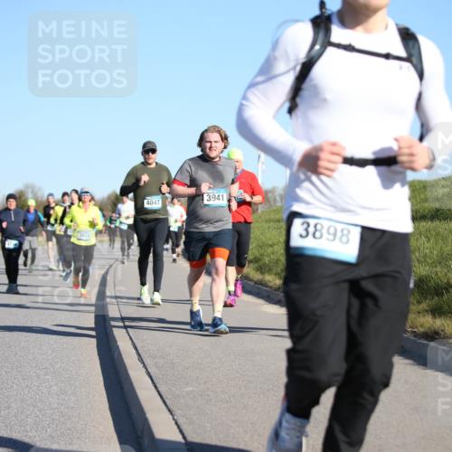 06.04.2025 - 44. Internationalen Wilhelmsburger Insellauf Jannik Wohlers http://msf.ph/oto/7613255 06.04.2025 09:29:35 Laufen 3973, 4047, 3941, 3898 meine-sportfotos.de