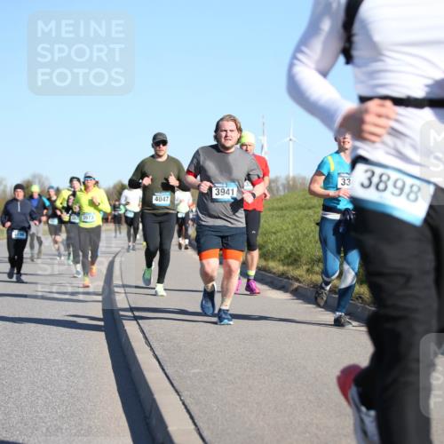 06.04.2025 - 44. Internationalen Wilhelmsburger Insellauf Jannik Wohlers http://msf.ph/oto/7613257 06.04.2025 09:29:35 Laufen 3973, 4047, 3941, 33, 3898 meine-sportfotos.de