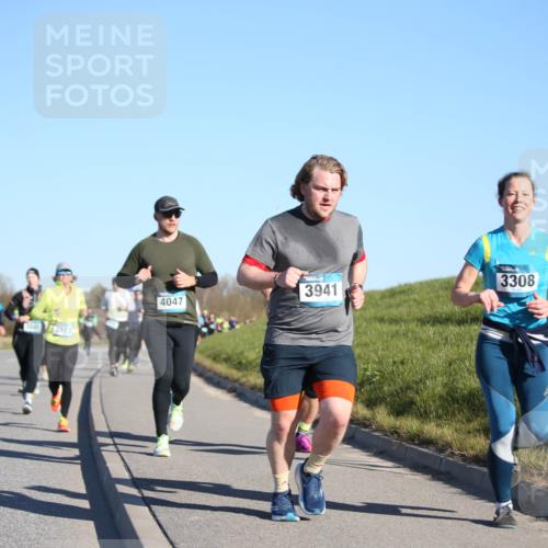 06.04.2025 - 44. Internationalen Wilhelmsburger Insellauf Jannik Wohlers http://msf.ph/oto/7613283 06.04.2025 09:29:36 Laufen 3886, 3973, 3941, 4047, 3308 meine-sportfotos.de