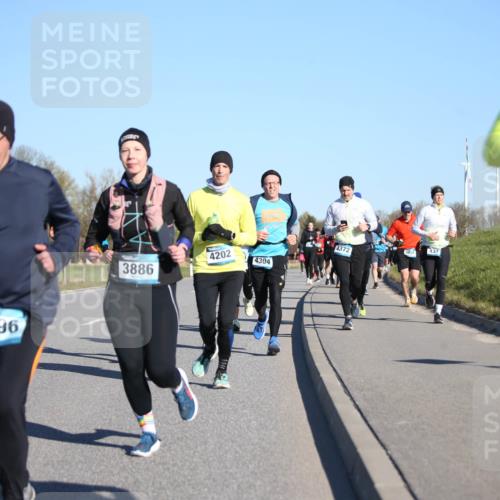 06.04.2025 - 44. Internationalen Wilhelmsburger Insellauf Jannik Wohlers http://msf.ph/oto/7613337 06.04.2025 09:29:40 Laufen 4196, 3886, 4372, 437, 4202, 4304, 39 meine-sportfotos.de