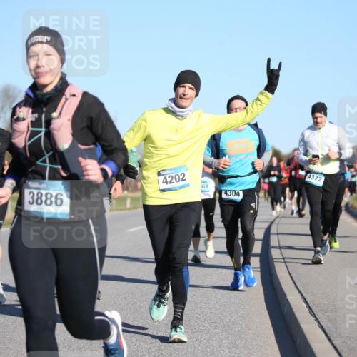 06.04.2025 - 44. Internationalen Wilhelmsburger Insellauf Jannik Wohlers http://msf.ph/oto/7613346 06.04.2025 09:29:40 Laufen 4202, 35, 3886, 161, 4304, 437, 501, 4372 meine-sportfotos.de