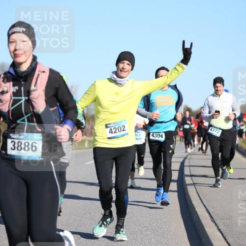 06.04.2025 - 44. Internationalen Wilhelmsburger Insellauf Jannik Wohlers http://msf.ph/oto/7613349 06.04.2025 09:29:41 Laufen 3886, 4202, 361, 4304, 500, 4372 meine-sportfotos.de