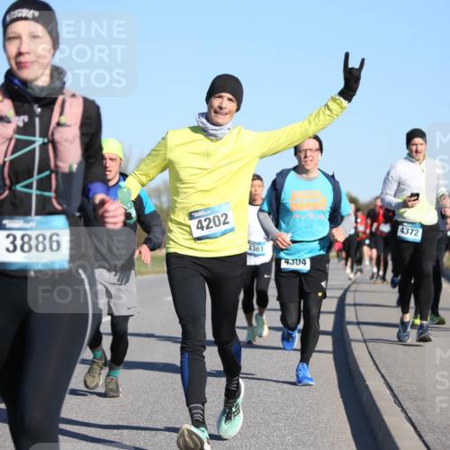 06.04.2025 - 44. Internationalen Wilhelmsburger Insellauf Jannik Wohlers http://msf.ph/oto/7613354 06.04.2025 09:29:41 Laufen 3886, 4202, 4361, 4304, 4372, 501, 4371 meine-sportfotos.de