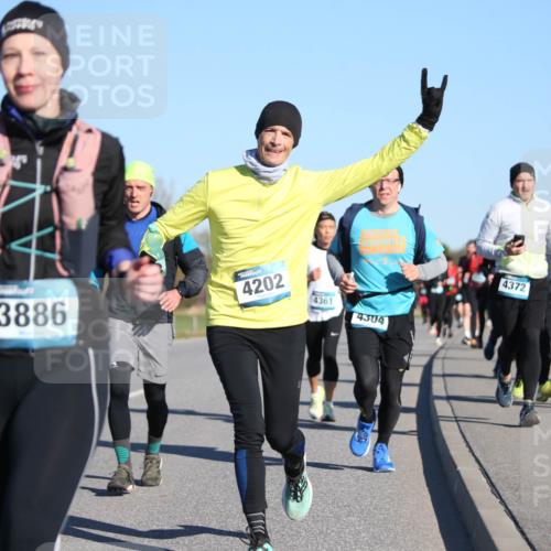 06.04.2025 - 44. Internationalen Wilhelmsburger Insellauf Jannik Wohlers http://msf.ph/oto/7613356 06.04.2025 09:29:41 Laufen 3886, 4202, 4361, 4304, 4371, 501, 4372 meine-sportfotos.de