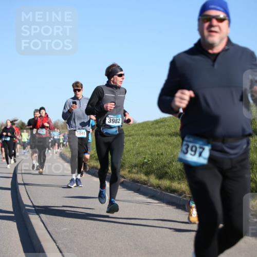 06.04.2025 - 44. Internationalen Wilhelmsburger Insellauf Jannik Wohlers http://msf.ph/oto/7613418 06.04.2025 09:29:45 Laufen 3190, 5041, 3982, 397 meine-sportfotos.de