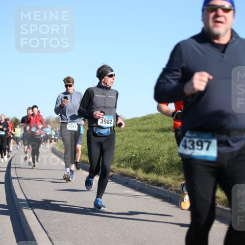 06.04.2025 - 44. Internationalen Wilhelmsburger Insellauf Jannik Wohlers http://msf.ph/oto/7613420 06.04.2025 09:29:45 Laufen 5041, 3982, 4397 meine-sportfotos.de