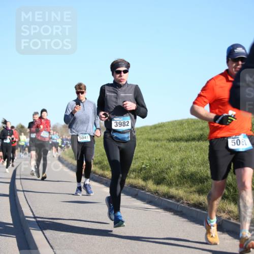 06.04.2025 - 44. Internationalen Wilhelmsburger Insellauf Jannik Wohlers http://msf.ph/oto/7613422 06.04.2025 09:29:45 Laufen 5041, 3982, 5061, 4397 meine-sportfotos.de