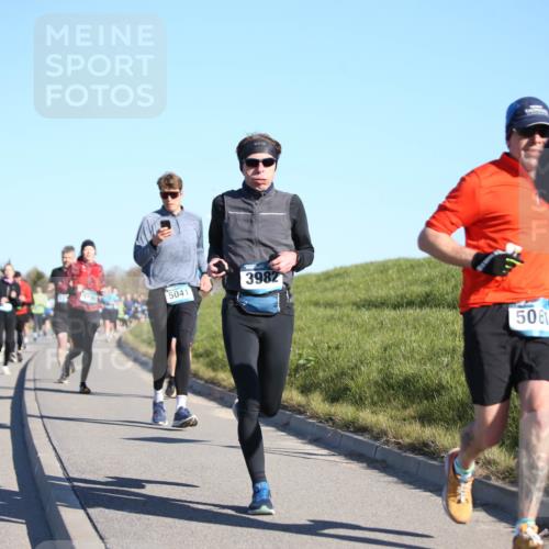 06.04.2025 - 44. Internationalen Wilhelmsburger Insellauf Jannik Wohlers http://msf.ph/oto/7613425 06.04.2025 09:29:46 Laufen 3982, 5041, 5061, 439 meine-sportfotos.de