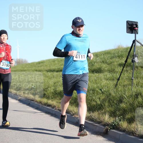 06.04.2025 - 44. Internationalen Wilhelmsburger Insellauf Jannik Wohlers http://msf.ph/oto/7613447 06.04.2025 09:29:49 Laufen 3745, 3190, 4111 meine-sportfotos.de